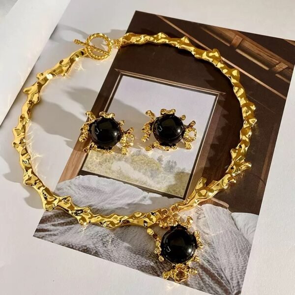 Vintage Heavy Industry Embossed Round Ear Studs Black Necklace