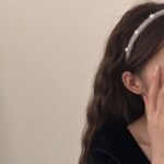 Solid Color Rhinestone and Pearl Hairband for Woman Girls - Image 3