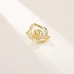 Luxury Jewelry 18K Gold Enamel Design Camellia Flower Freshwater Pearl Brooches for Gift - Image 3