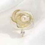 Luxury Jewelry 18K Gold Enamel Design Camellia Flower Freshwater Pearl Brooches for Gift