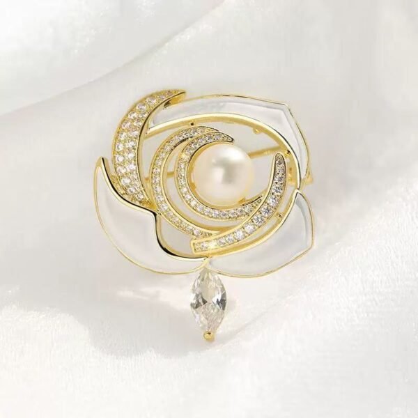 Luxury Jewelry 18K Gold Enamel Design Camellia Flower Freshwater Pearl Brooches for Gift