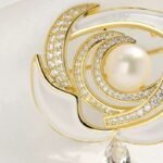 Luxury Jewelry 18K Gold Enamel Design Camellia Flower Freshwater Pearl Brooches for Gift - Image 4